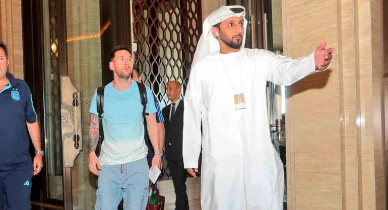 Mundial: Messi llegó a Abu Dhabi para sumarse a la Selección