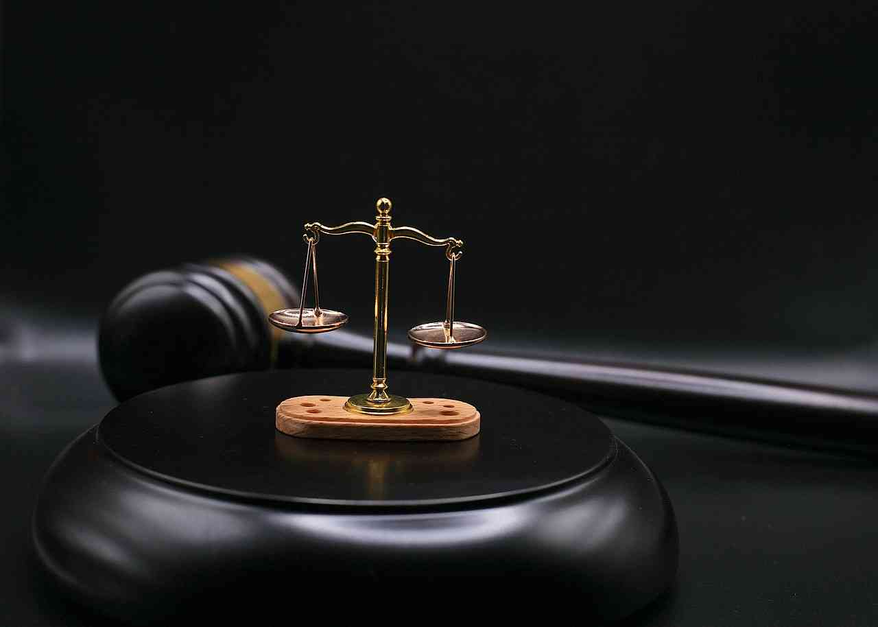 gavel_g5f45ec890_1280 (1)