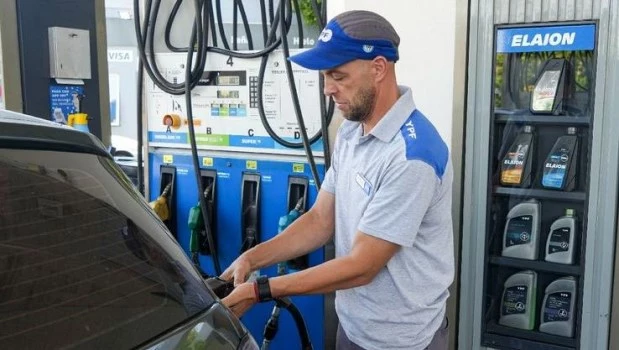 YPF subió un 25% en promedio sus combustibles, un 10% más que el resto de las petroleras